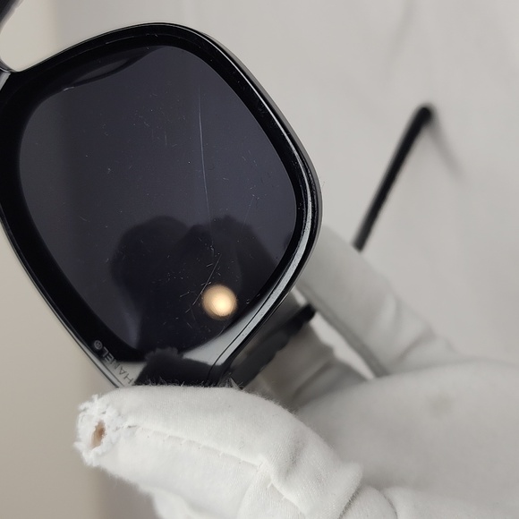 Chanel Sunglasses letters on top - Picture 16 of 17